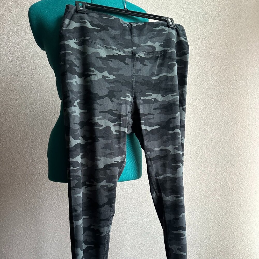 Maurices Camouflage Women Legging Pants Size L
